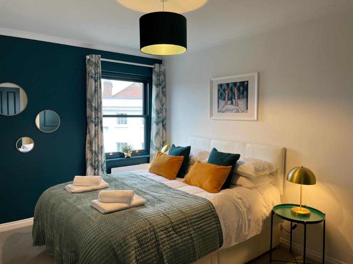 East Walls Apartment Chichester Eksteriør bilde